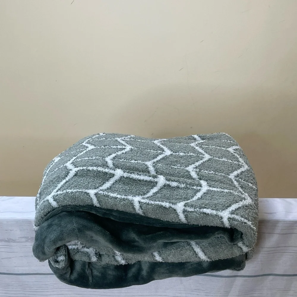 Berkshire Green and White Throw Blanket